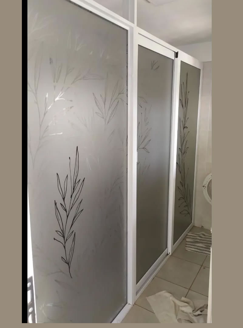 Mampara para baño de Aluminio línea Herrero